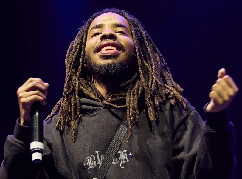 Earl Sweatshirt (2022)- https://commons.wikimedia.org/wiki/File:Earl-Sweatshirt-At-Festival.png